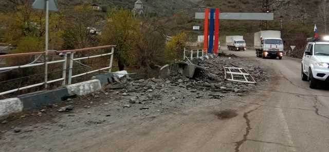 Путин отправил первые гумконвои в Карабах