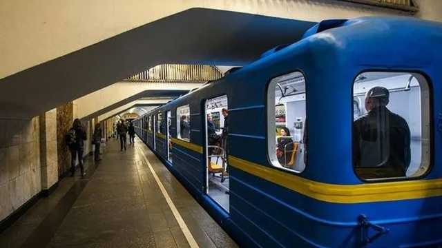 В Киеве "минировали" станцию метро "Крещатик" : взрывчатку не нашли