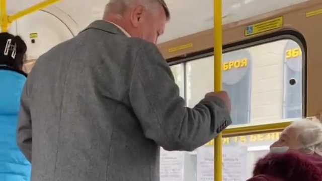 Я сам полиция: в Одессе агрессивный мужчина набросился на женщину из-за украинского языка