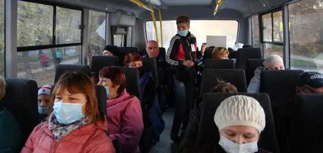 В Запорожье из автобуса вытолкали стоящего пассажира