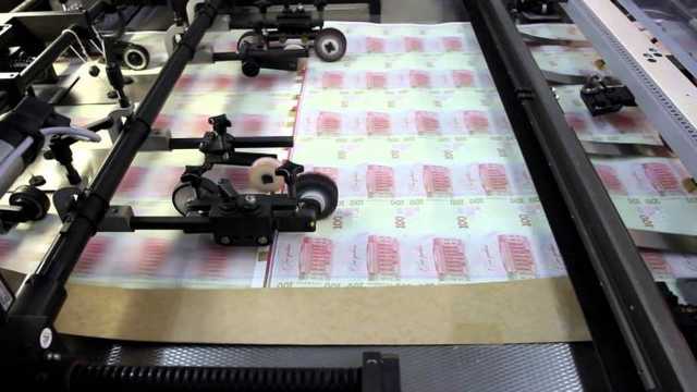 НБУ вовсю печатает гривну, чтобы Минфин залатал дыры в бюджете