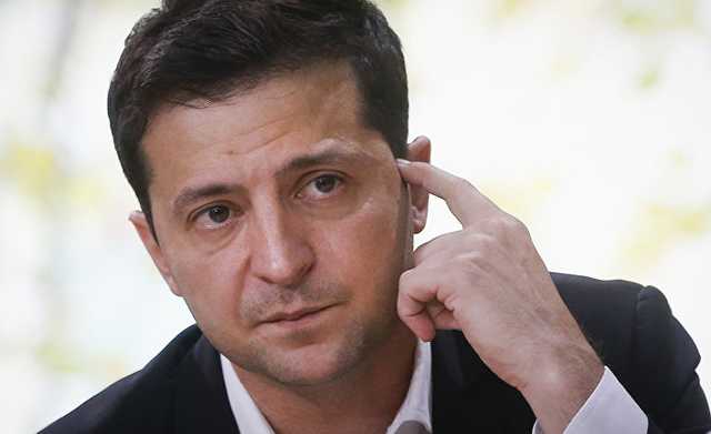 Зеленскому вручили парабеллум с одним патроном и заперли в кабинете — эксперт