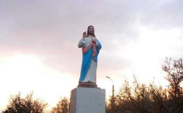На Запоріжжі замість Леніна встановили скульптуру Ісуса Христа