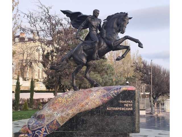 В окупованій Феодосії відкрили пам’ятник Котляревському: що із цим не так