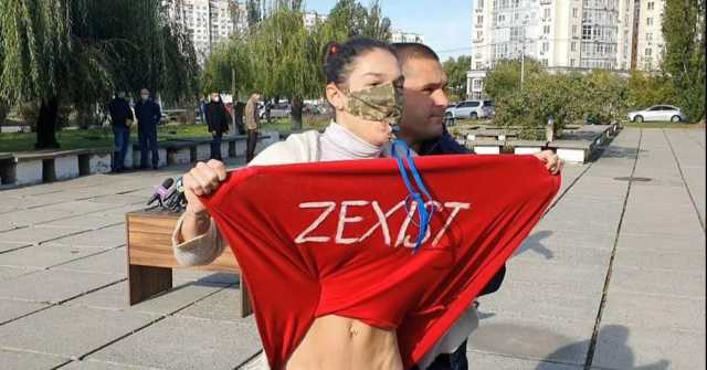 Активистку Femen, которая обнажилась перед Зеленским, оштрафовали