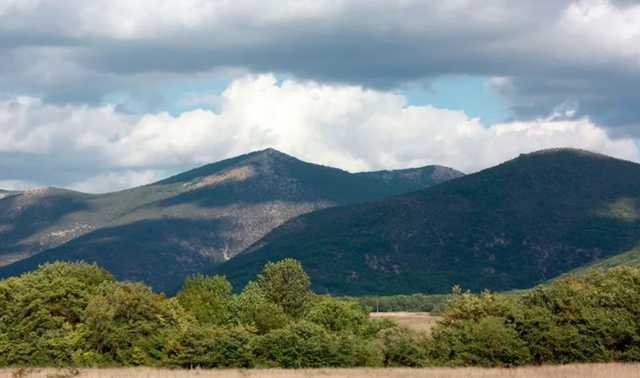 Под Севастополем дно загадочно пересохшего водоема хотят застроить домами – расследование