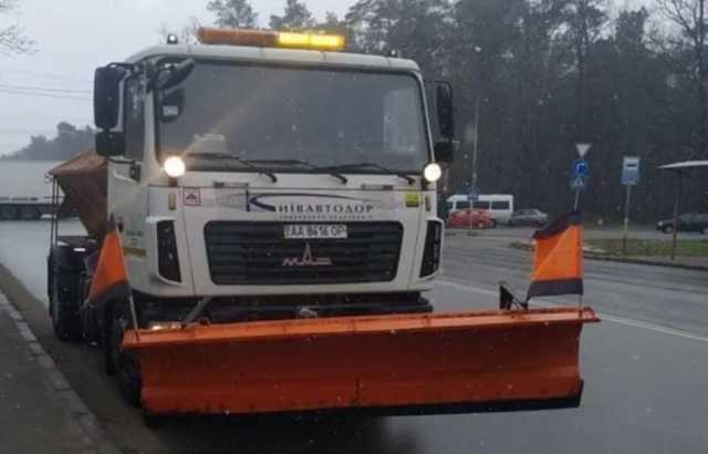 На Киев надвигается снегопад: на дороги вывели спецтехнику