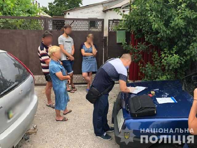 В Мариуполе разоблачили 23-летнюю женщину, которая продавала свое порновидео