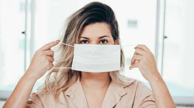 ВОЗ рекомендовала носить маски даже на улице
