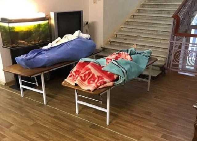 «Немає взагалі медичного персоналу» і трупи у холі лікарні. Будні "ковідної" лікарні Одеси