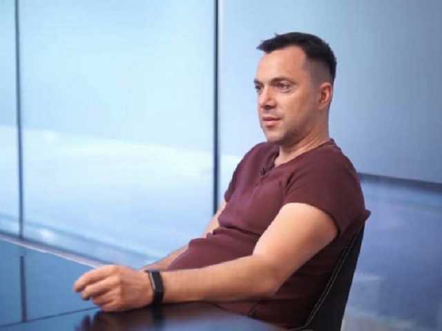 Подозревавший Ермака в работе на Кремль Арестович попытался объясниться