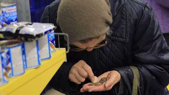 Украинцы начали получать повышенные пенсии: кому и на сколько подняли выплаты