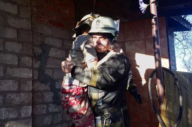 В Кривом Роге в жилом доме обвалился потолок, из-под завалов достали ребенка