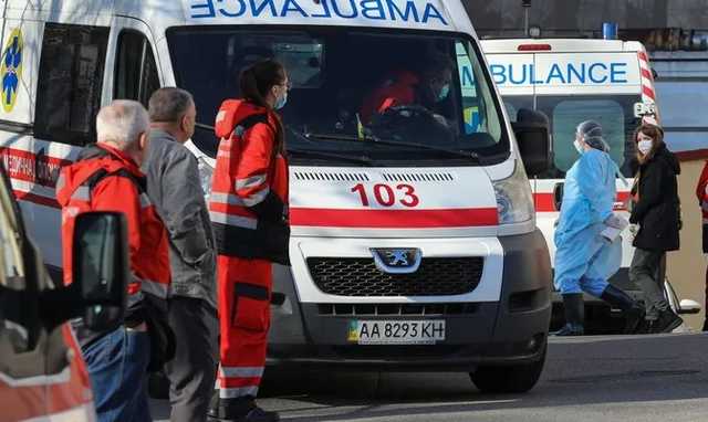 Врач сказал, когда ждать третью волну COVID-19 в Украине