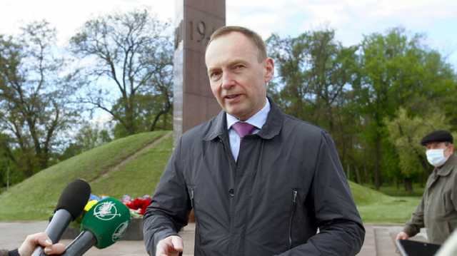 Пацан к успеху шел: Мэр Чернигова по понятиям вступил в должность