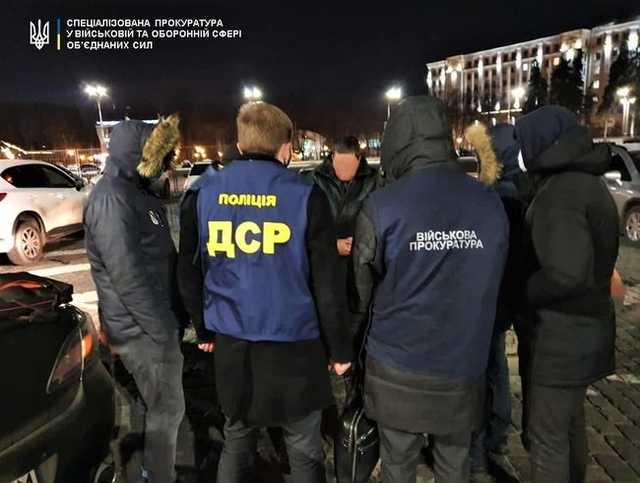 На Харківщині під час отримання хабара затримано офіцера військкомату, – військова прокуратура