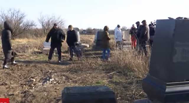 Фермер знищив кладовище та посіяв пшеницю на людських кістках