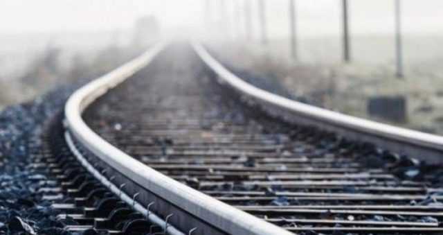 Избили и подбросили на рельсы: в Винницкой области 18-летнему парню поезд отрезал ноги