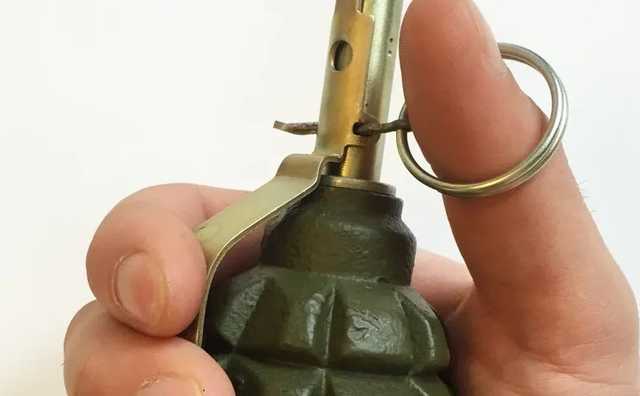 В Одессе мужчина угрожал взорвать гранату в McDonald’s