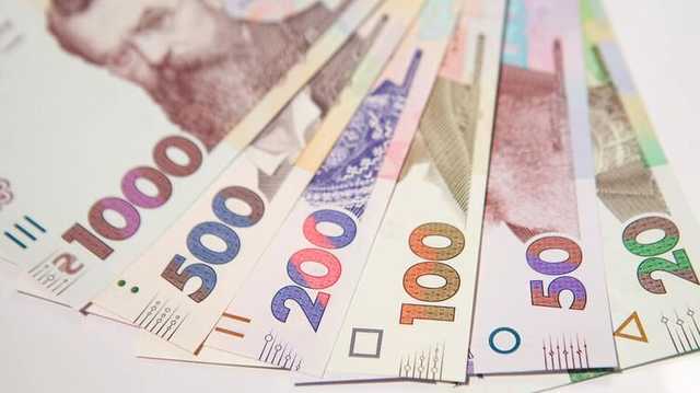 Курс доллара на межбанке Украины в четверг упал почти до 28 гривен