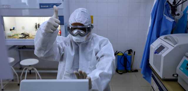 Ученые предложили тестировать тяжесть COVID-19 по слезам