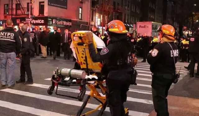 В Нью-Йорке авто врезалось в толпу людей