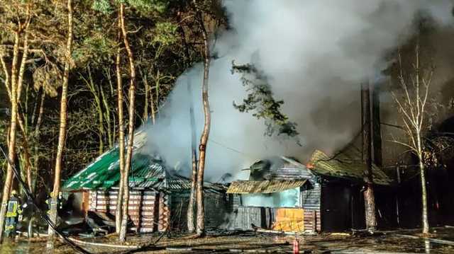 В Дарницком районе Киева сгорело кафе: пострадал человек