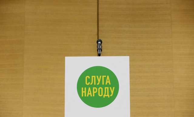 В Офисе президента прокомментировали санкции против “слуг народа”