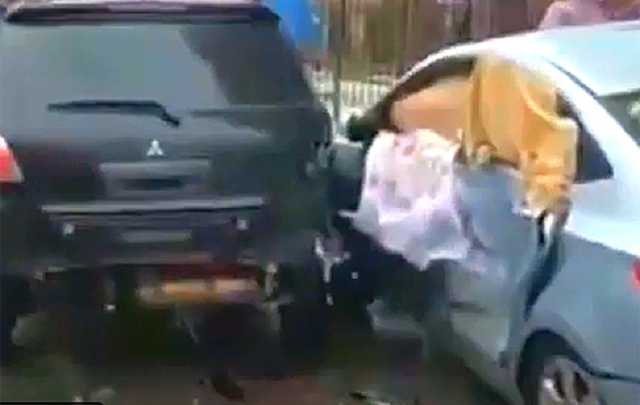 Под Киевом водитель устроил гонки на скользкой дороге и разбил много автомобилей