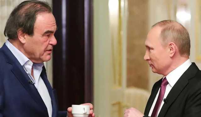 Режиссер-поклонник Путина из США привился от COVID-19 российской вакциной