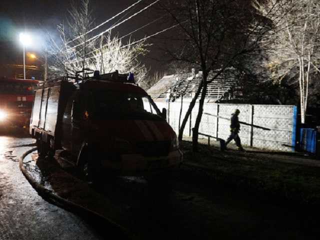 В Днепре в ночном пожаре погибли трое мужчин: появилась первая версия