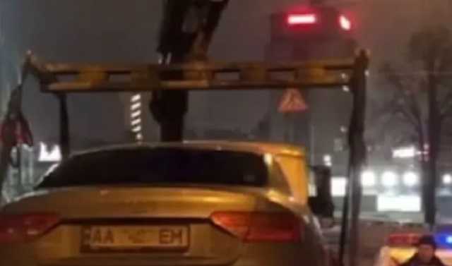 По Киеву катался водитель под наркотиками на разбитом авто