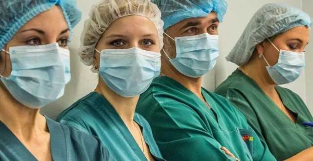 Украинские медики запустили флешмоб, требуя обещанных зарплат