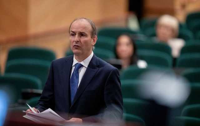 Премьер-министр Ирландии ограничил общение из-за контакта с Макроном