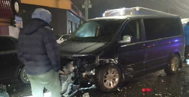 В Киеве состоялась ночная авария: разбиты несколько автомобилей