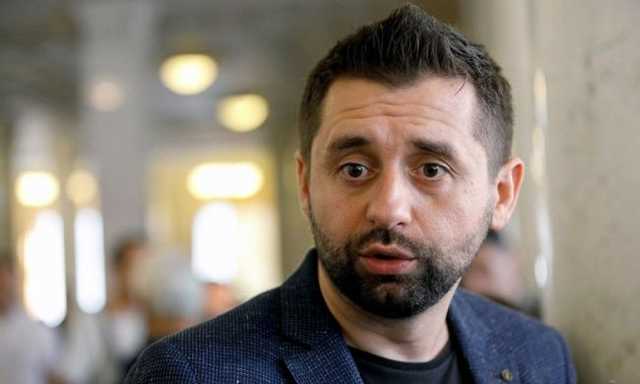 Арахамия обсудил за шашлыком перевыборы в Раду с нардепом-насильником Иванисовым