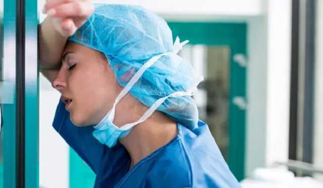 Врачи не хотят заглядывать в карманы нищим украинцам, нужна достойная белая зарплата, – Голубовская