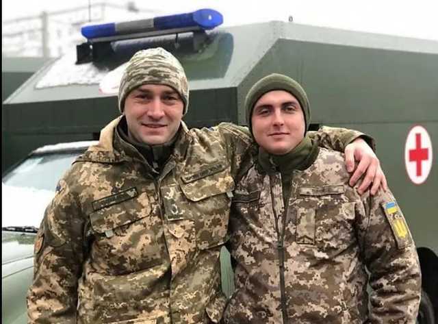 Украинские военные спасли женщину из горящего дома