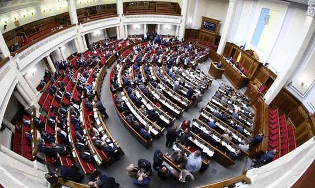 Двадцять депутатів не були на жодному засіданні Ради в грудні, – КВУ