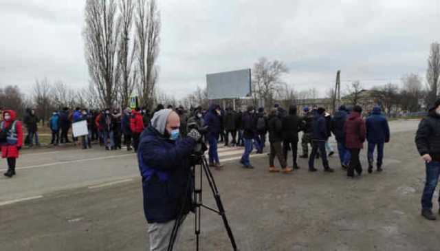 На Кіровоградщині гірники уранових шахт перекрили траси через несплату зарплат