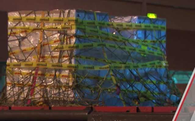 Сінгапур першим в Азії отримав партію вакцин від коронавірусу з ЄС