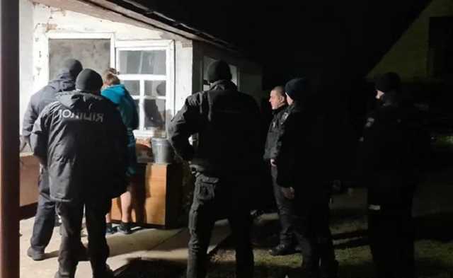 На Киевщине мужчина ворвался в дом и расстрелял семью