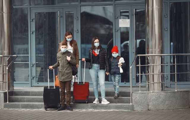 Израиль будет принудительно изолировать прибывших самолетами, но есть исключения