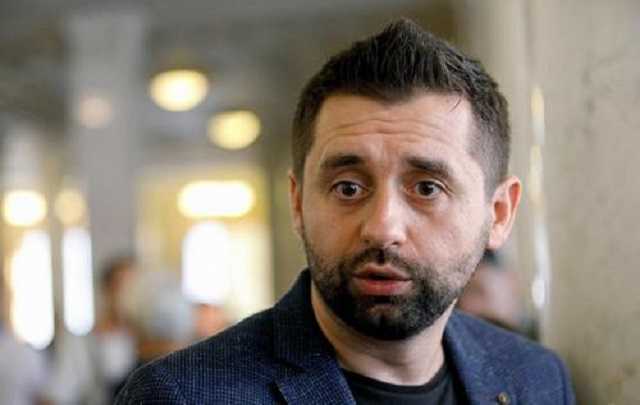 "Можем терять голоса": Арахамии не понравился новый способ борьбы с кнопкодавством