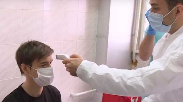 Премьер-министр Сербии первой в стране вакцинировалась от коронавируса