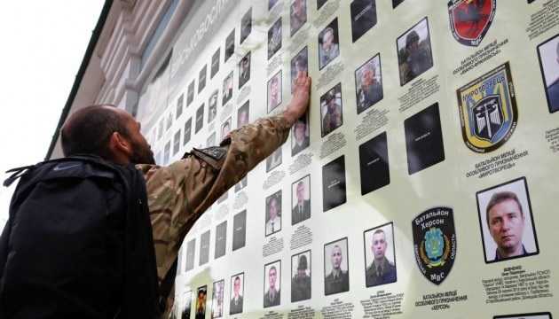 В Україні започатковують церемоніал вшанування загиблих героїв «Шануй та Пам’ятай»