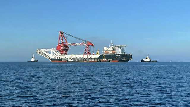 Трубоукладчик неожиданно покинул стройку "Северного потока-2"