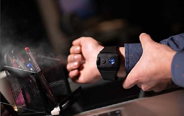 Разработан браслет, который разбрызгивает антисептик