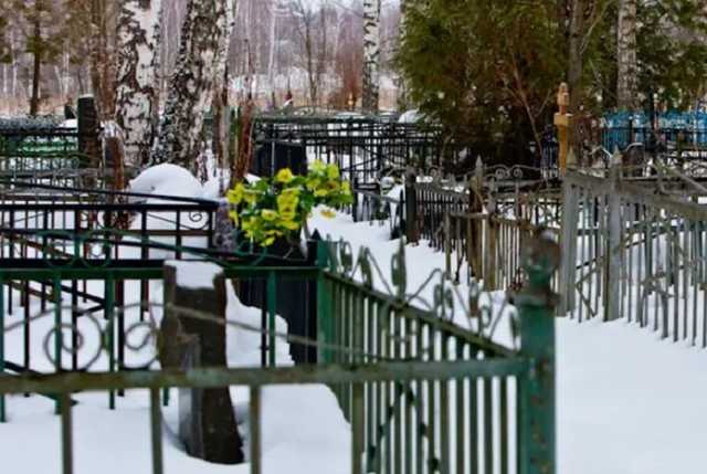 На Полтавщине в могилу к умершей пенсионерке подзахоронили родственницу экс-чиновника