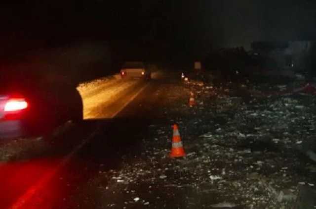 В Харьковской области в ДТП перевернулся грузовик: есть погибший